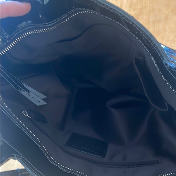 Elegant Black Patent Leather Tote Bag - Picture 6 of 7